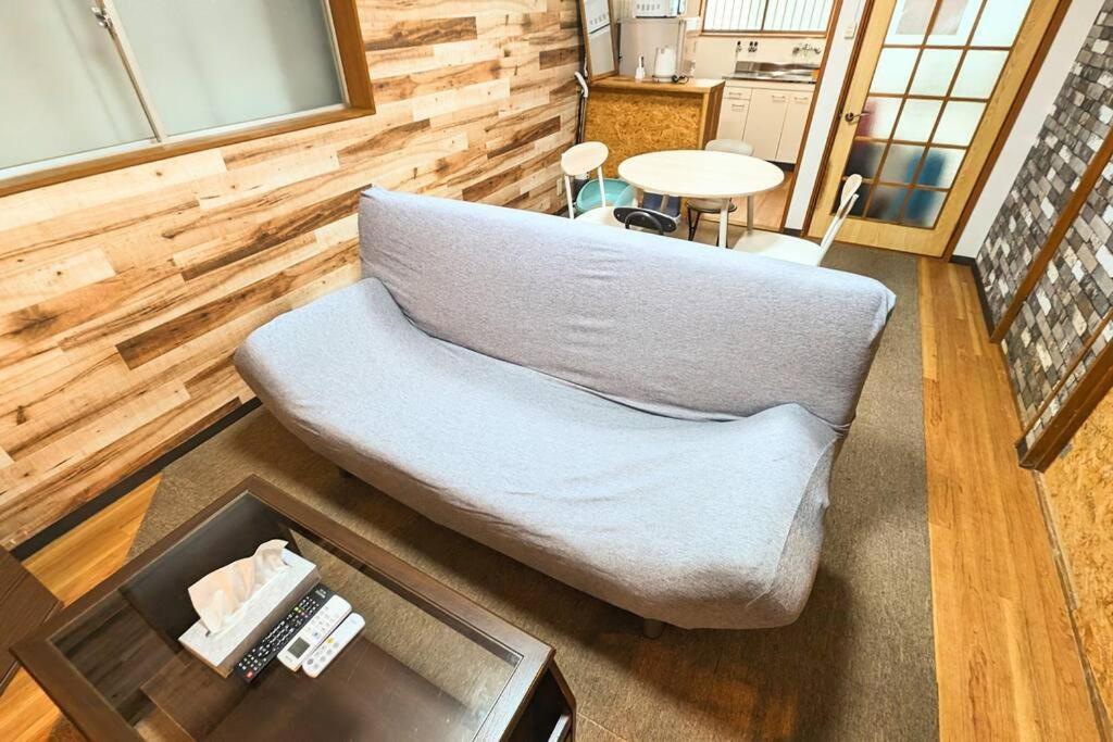 Apartment 【梅田・新大阪・usj近く】最寄駅jr西九条徒歩４分300ｍ！無料wi‐fi！２dk一軒家貸切！n Osaka